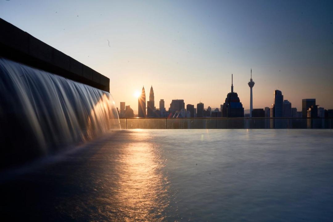 Regalia Suites Infinity Pool กัวลาลัมเปอร์ ภายนอก รูปภาพ