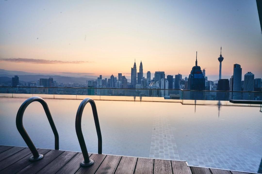 Regalia Suites Infinity Pool กัวลาลัมเปอร์ ภายนอก รูปภาพ
