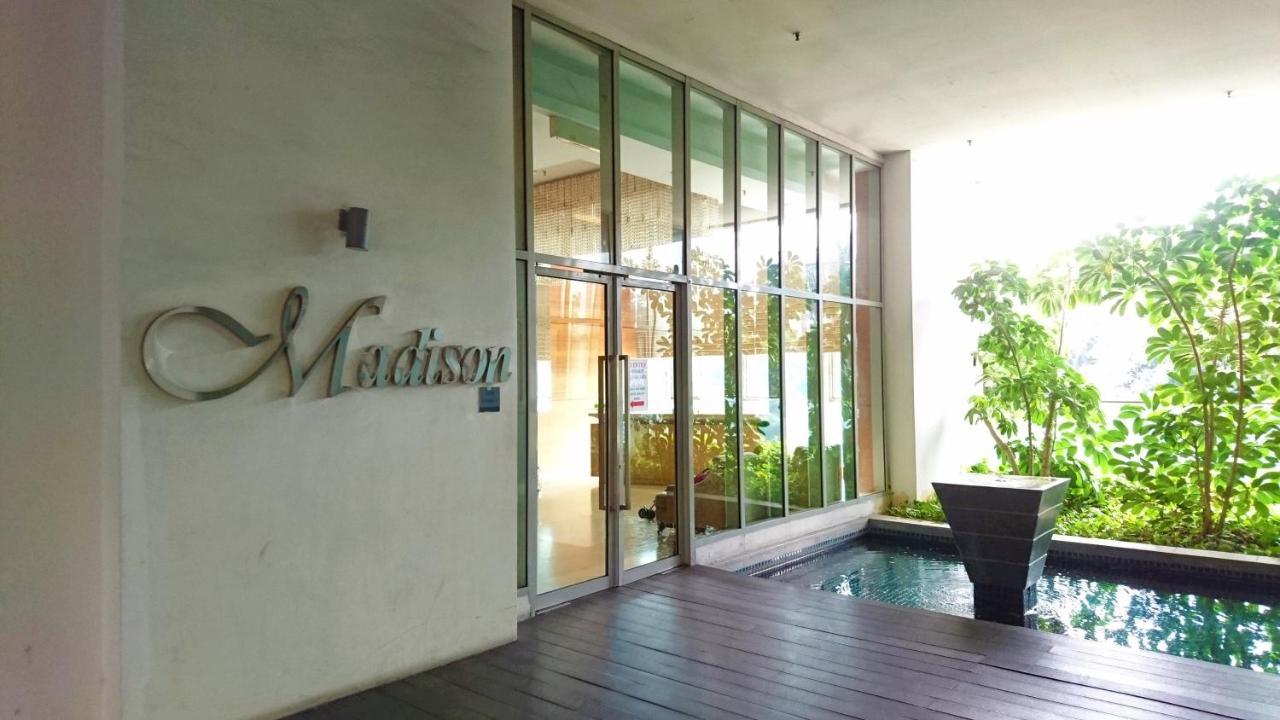 Regalia Suites Infinity Pool กัวลาลัมเปอร์ ภายนอก รูปภาพ