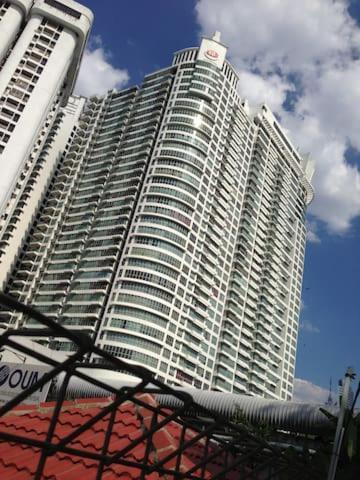 Regalia Suites Infinity Pool กัวลาลัมเปอร์ ภายนอก รูปภาพ